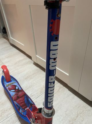 Patinete Spiderman Rojo y Azul