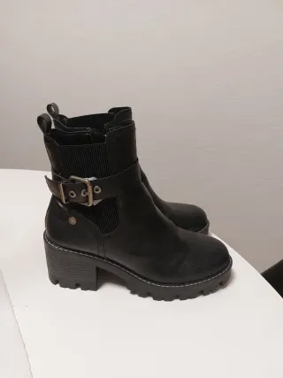 Botines Refresh Negros con Hebilla