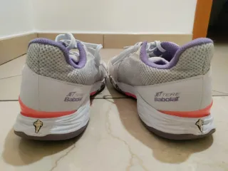 Scarpe da tennis bianche e viola