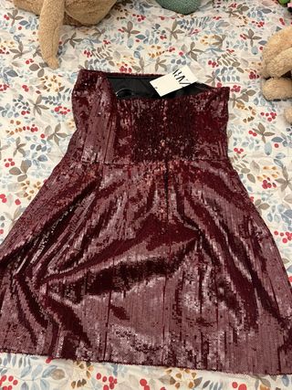 Vestido corto lentejuelas burdeos Zara