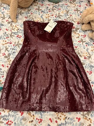 Vestido corto lentejuelas burdeos Zara