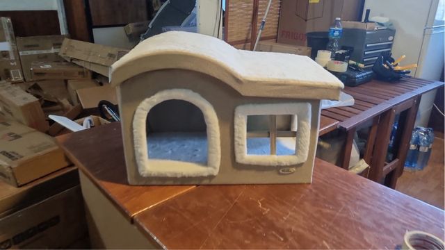 Casa Dobrável para Gatos Bege e Branca