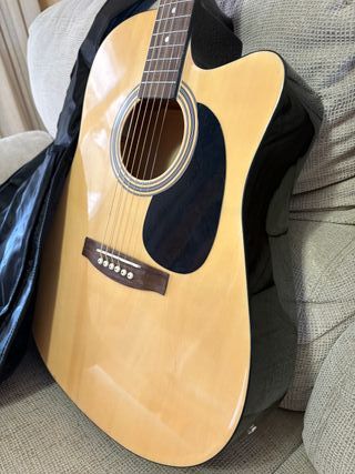 Guitarra Electroacústica Memphis.