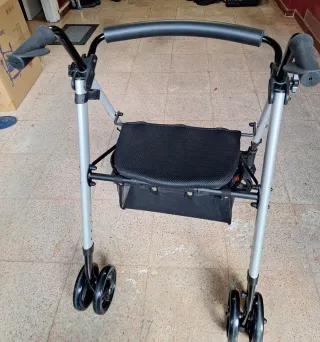 Mobiclinic®, Andador plegable para adultos
