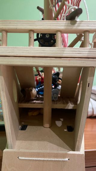 Barco Pirata de Madera con Figuras