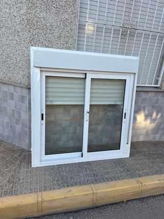 Ventana aluminio (123x120)