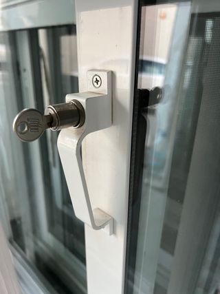 Ventana aluminio (123x120)