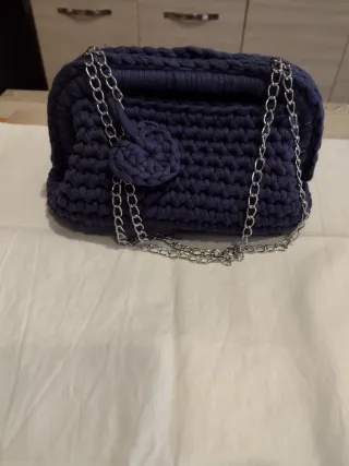 Borsa blu uncinetto con catena e poscet