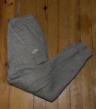 Pantalón Nike Gris