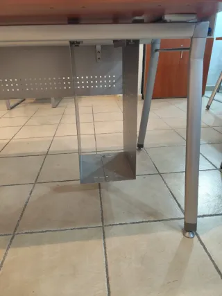 Mesa de oficina madera y metal