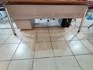 Mesa de oficina madera y metal