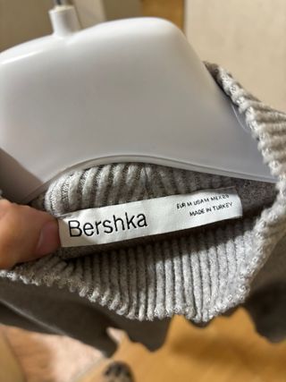 Jersey gris canalé cuello alto