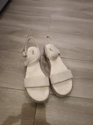 Sandalias Graceland Beige y Plateadas