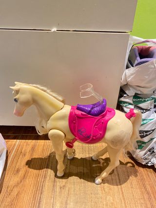 Barbie ecuestre con caballo y trofeo