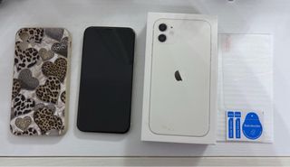 Teléfono móvil negro y plateado