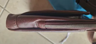 Borsa tracolla Piquadro marrone in pelle.