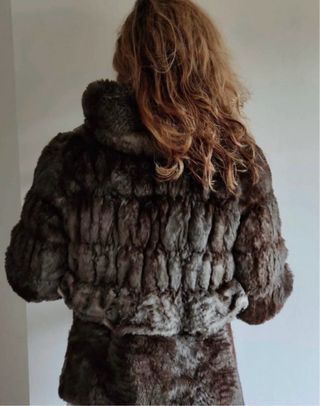 Abrigo piel conejo moderno