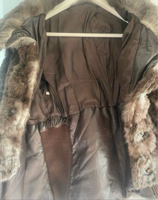 Abrigo piel conejo moderno