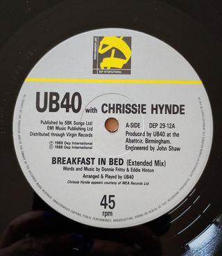 UB40 con Chrissie Hynde - Breakfast In Bed