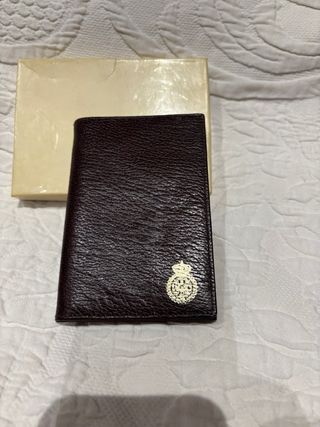 Cartera piel RACE marrón con escudo