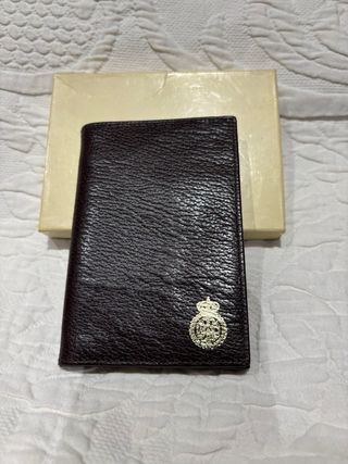 Cartera piel RACE marrón con escudo