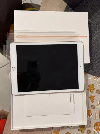 iPad Apple pink