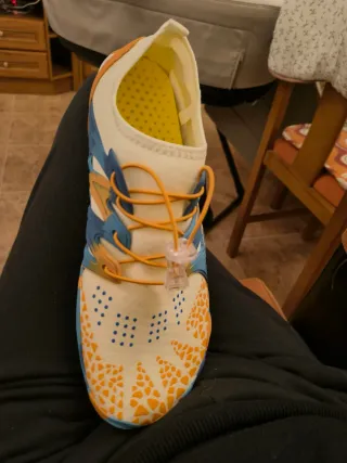 Zapatillas agua barefoot sin usar