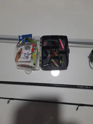 CAÑA Y CARRETE MÁS SEÑUELOS... ROCKFISHING