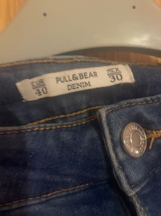 Pantalones vaqueros desgastados