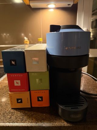 Cafetera Nespresso Vertuo + 60 cápsulas