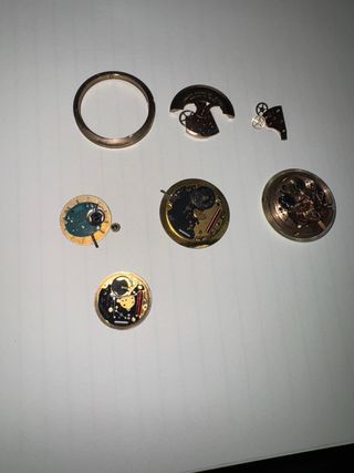 Maquinarias de relojes variadas