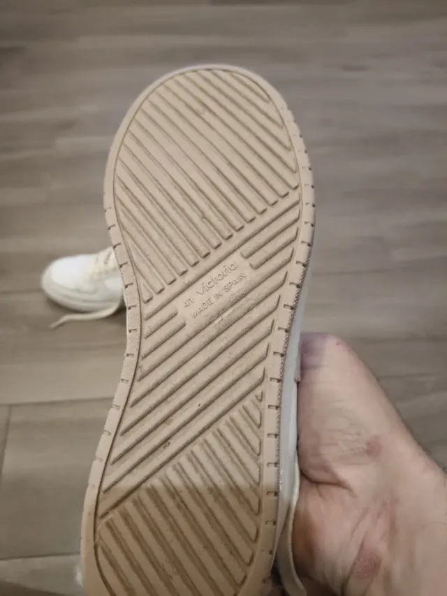 Zapatillas Victoria Beige y Blancas