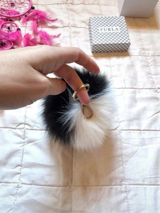 Portachiavi pompon bicolore nero e bianco