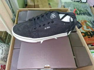 Zapatillas negras y azules  nuevas varias tallas