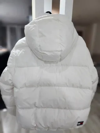 Abrigo plumífero blanco chico Tommy Jeans