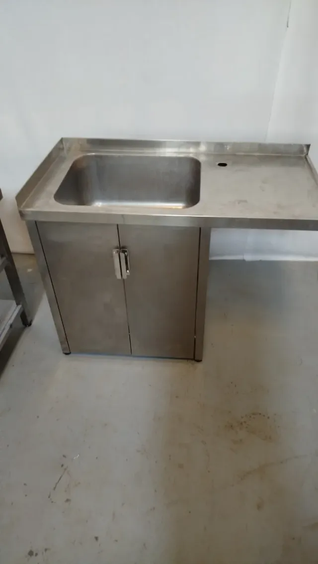 Fregadero industrial con mueble y escurridor