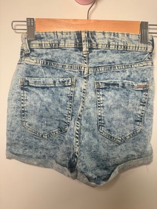 Pantalón corto Bershka efecto lavado