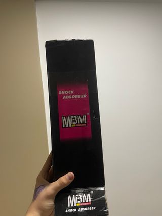 Suspensión MBM roja y negra