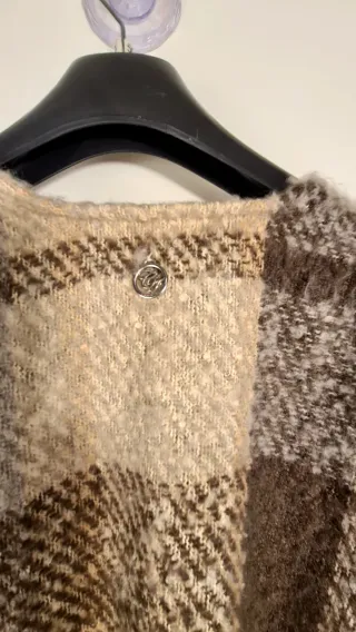 Poncho-mantella a quadri beige e marrone