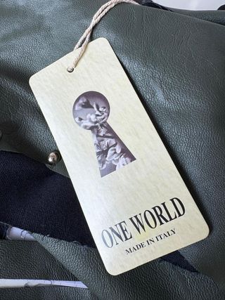 Chaleco verde boho con flecos y tachuelas