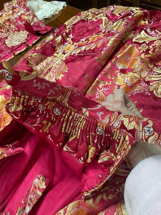 Traje de Fallera Rojo y Dorado con falda ajustable