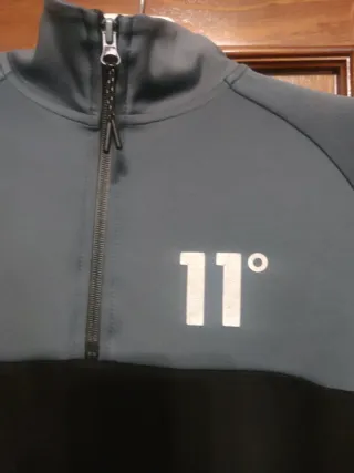 Sudadera 11 Degrees Gris y Negra sin capucha