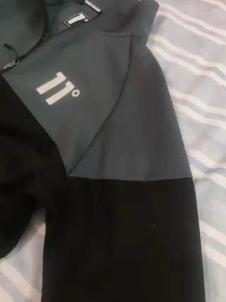 Sudadera 11 Degrees Gris y Negra sin capucha