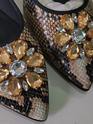 Zapatos fiesta leopardo tacón adornos dorado