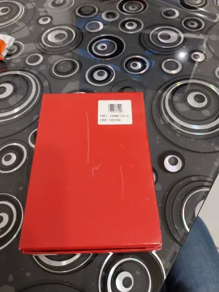 Scatola regalo rossa con finestra trasparente