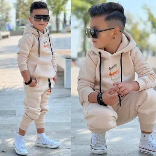 Conjunto Nike niño T.6 beige