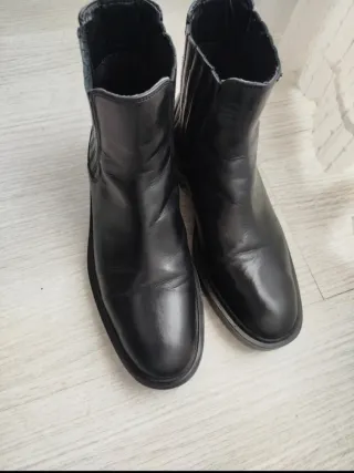 Botines de piel negros