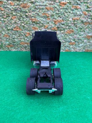 Camión tráiler – Escala 1:32