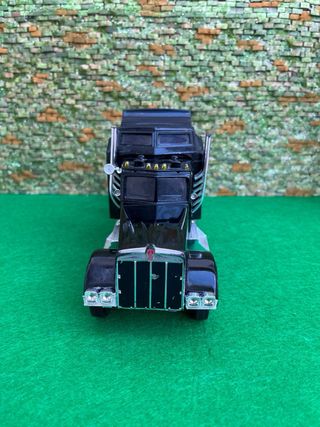 Camión tráiler – Escala 1:32