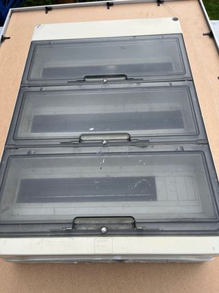 Caja de térmicos eléctricos 3 filas